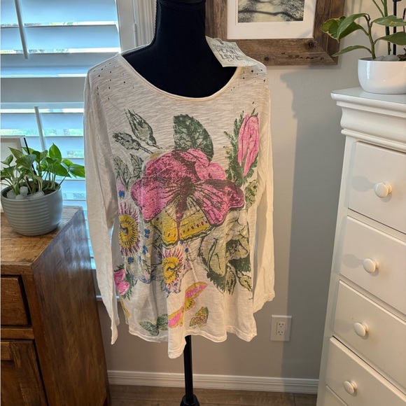Magnolia Pearl Tops - Magnolia Pearl NWT Flor De La Pasion Viggo T Top in True, OSFM